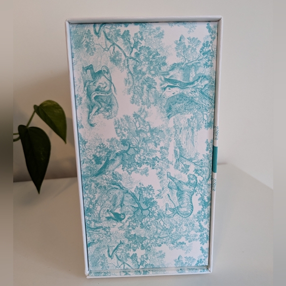 Christian Dior gift box - Picture 3 of 14